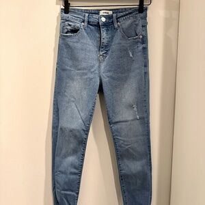 Ceros Distressed Skinny Jeans